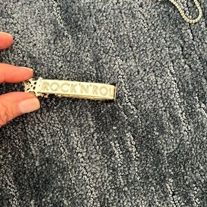 Rock ‘n’ roll white skull leather bracelet